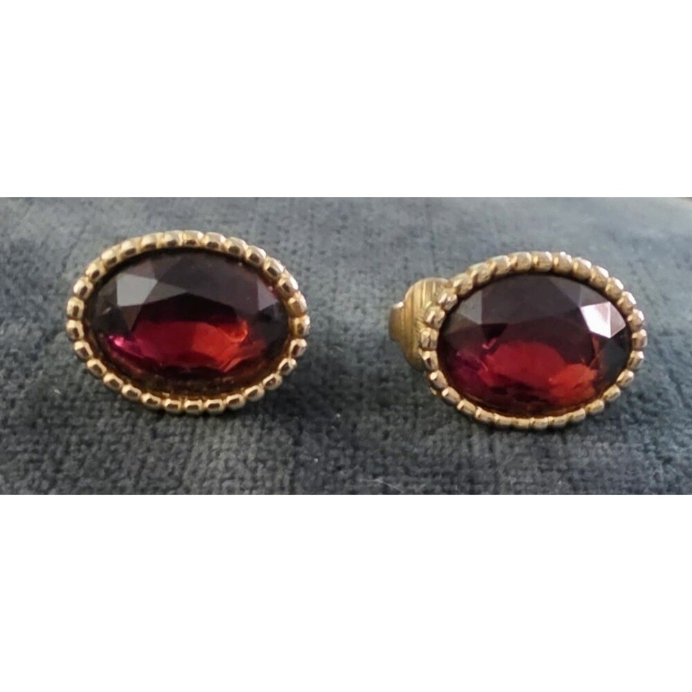 Vintage Gold Tone Oval Ruby Red Faceted Glass Rhinestone Clip On Earrings